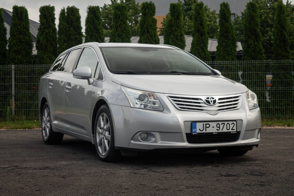 TOYOTA AVENSIS