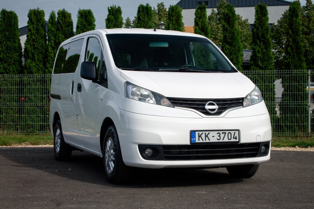 NISSAN NV200