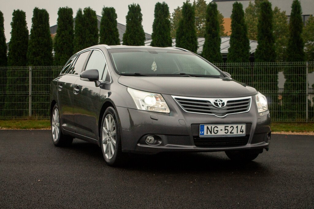 TOYOTA AVENSIS